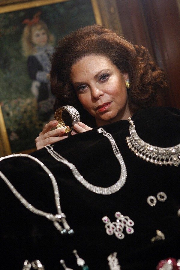 What to know when passing on family heirlooms