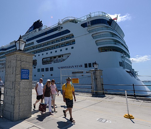 Exclusive: Cruise passengers to tender