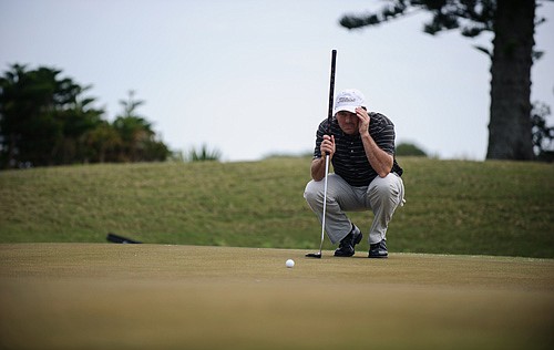 West takes control of Bermuda Open