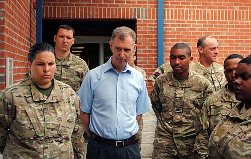 Governor visits Regiment troops in North Carolina