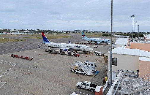 Military plane makes emergency stop in Bermuda