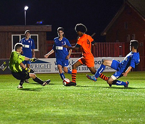 Simons sparkles for Ilkeston