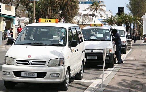 Taxi drivers are over the Moon(Gate)