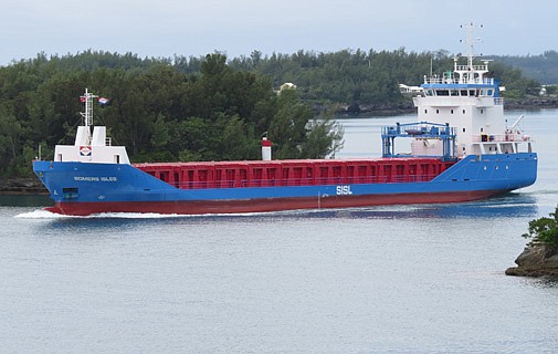 New M/V Somers Isles welcomed with plaque presentation