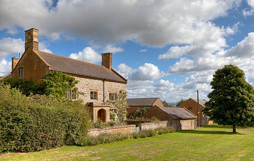 Coldwell Banker inks deal with Hamptons International