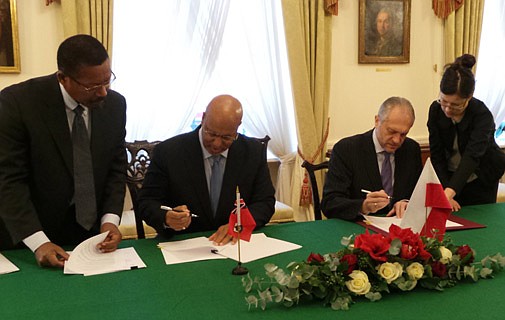 Bermuda signs TIEA with Poland
