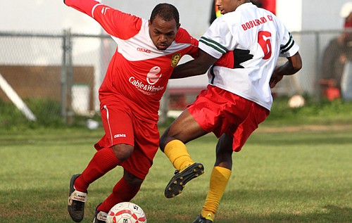 Manders signs for English club Bashley