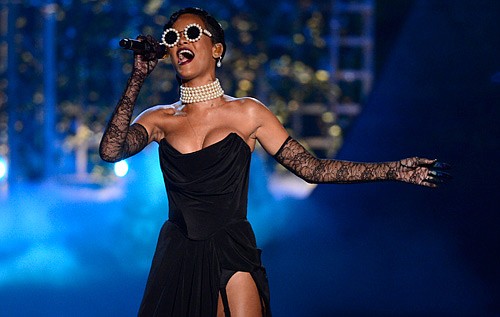 Celeb Watch: Rihanna to be X Factor judge? 