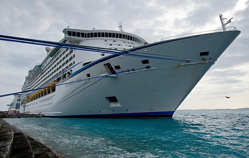 Shipping: More than 14,000 passengers descend upon Bermuda