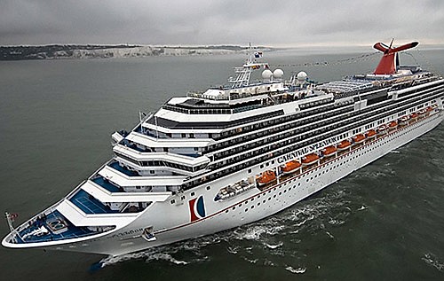 Cruise ship diverts to Bermuda to avoid hurricane