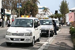 Taxi drivers to discuss becoming self-regulated